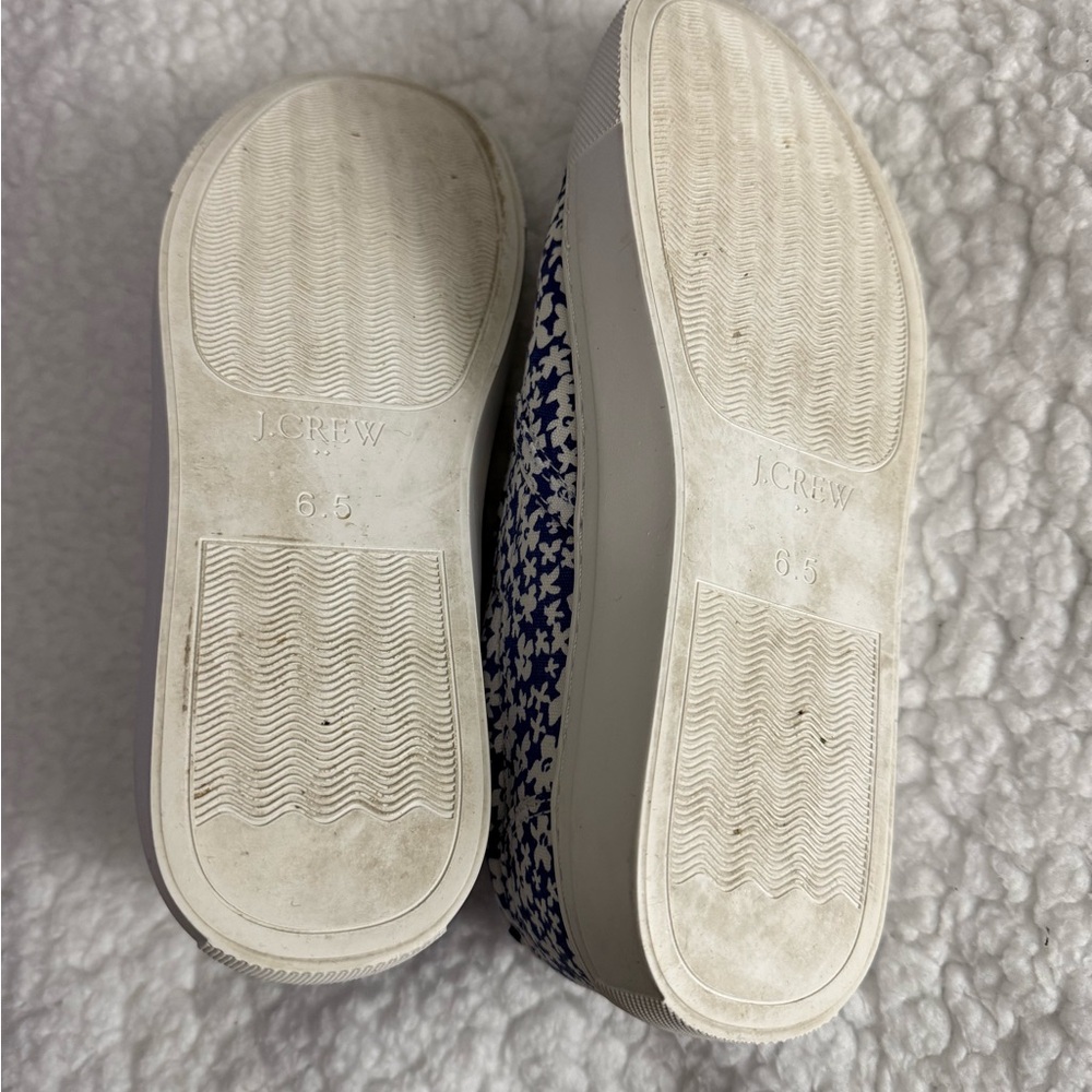 3/$20 ⭐️ j crew Floral Blue and White Slip-On Shoes size 6 - Picture 4 of 5